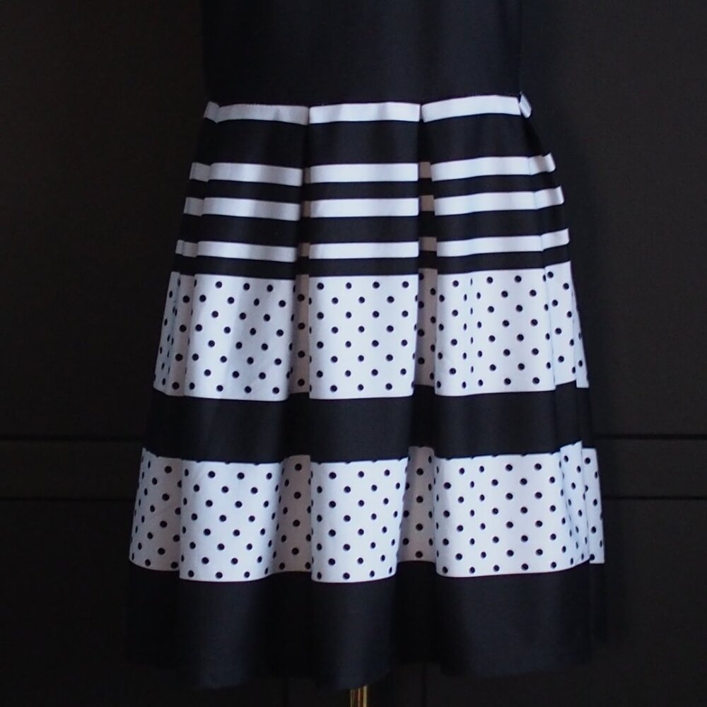 Connection 18 | Classic Black & White Stipe Dress - Picture 3 of 4